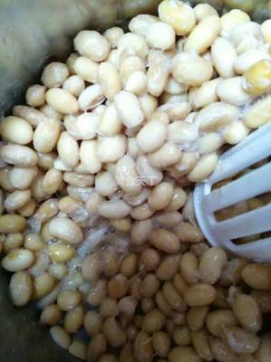 秋季養(yǎng)生不妨吃納豆調(diào)節(jié)腸胃抗衰老此外,納豆中除含有優(yōu)質(zhì)_美食天下