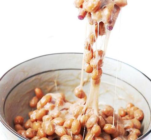 在家做納豆,1天就能吃,軟糯鮮香還拉絲,老少皆宜,好吃又營養